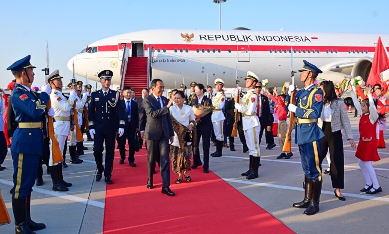 Presiden Jokowi dan Ibu Iriana Tiba di Beijing