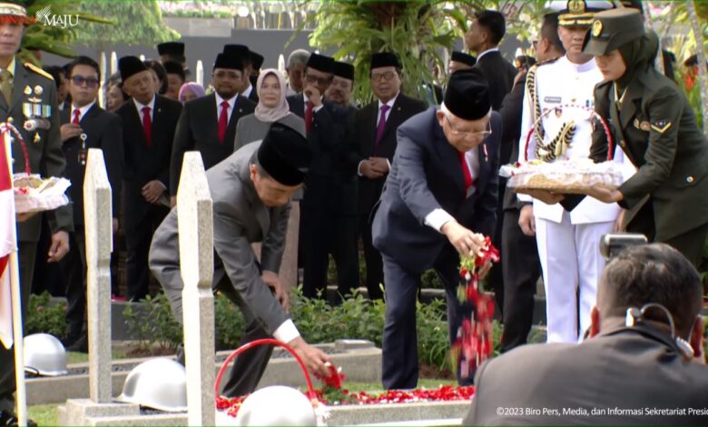 Presiden Jokowi Pimpin Upacara Peringatan Hari Pahlawan di TMP Kalibata