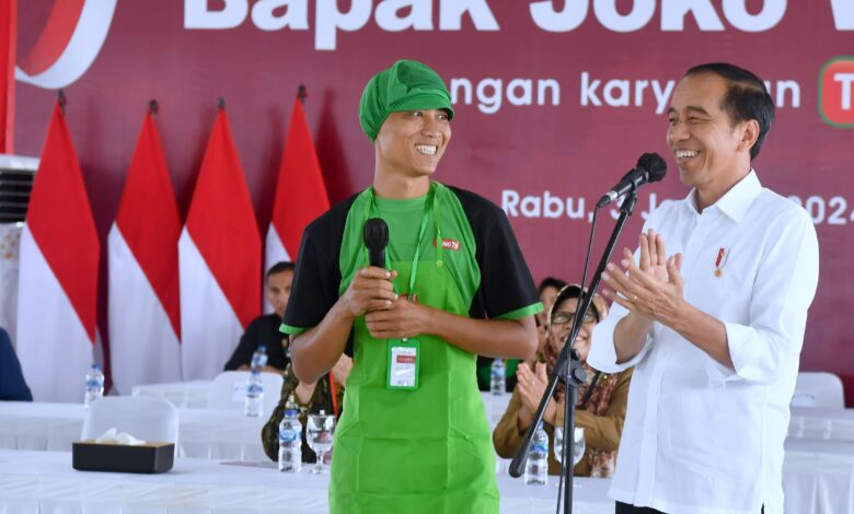 Presiden Jokowi Silaturahmi dengan Karyawan Pabrik PT Tong Tji