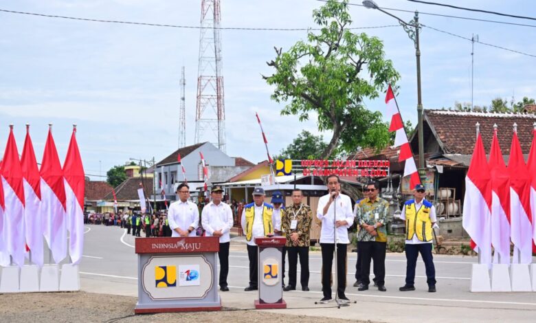 Presiden Jokowi Resmikan Pelaksanaan Inpres Jalan Daerah di Kabupaten Blora