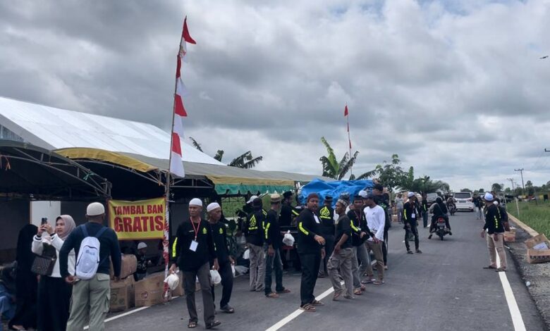 Dukung Haul Guru Sekumpul Ke 19, Dinas PUPR Kalsel Bagikan Ribuan Makanan Bagi Jamaah