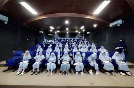 Siswa Sekolah Tahfizh At-Tibyan Banjarmasin Nonton Bareng Film Syekh Muhammad Arsyad Al Banjari di Perpustakaan Palnam