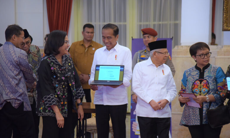 Presiden Jokowi dan Anggota Kabinet Indonesia Maju Sampaikan SPT Pajak di Istana Negara