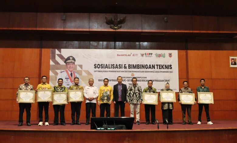 Gubernur Kalsel Serahkan Apresiasi Kalsel Procurement Award 2024