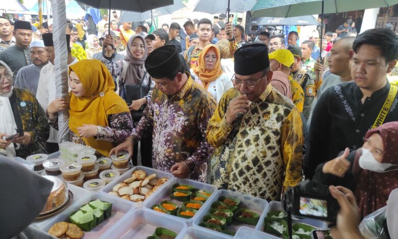 Sediakan Ratusan Stan, Gubernur Kalsel Resmikan Pasar Wadai Ramadan 1445 Hijriah