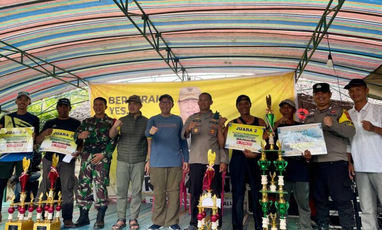 Raih Juara Satu Lomba Jukung Tradisional, Gubernur Kalsel Berikan Hadiah Umroh Kepada Grup Kunang-Kunang